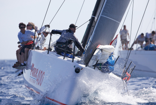 The Farr 400 40 ft racing yacht combines Grand Prix level performance with innovative design details that
allow for easy, cost effective transportation anywhere in the world.