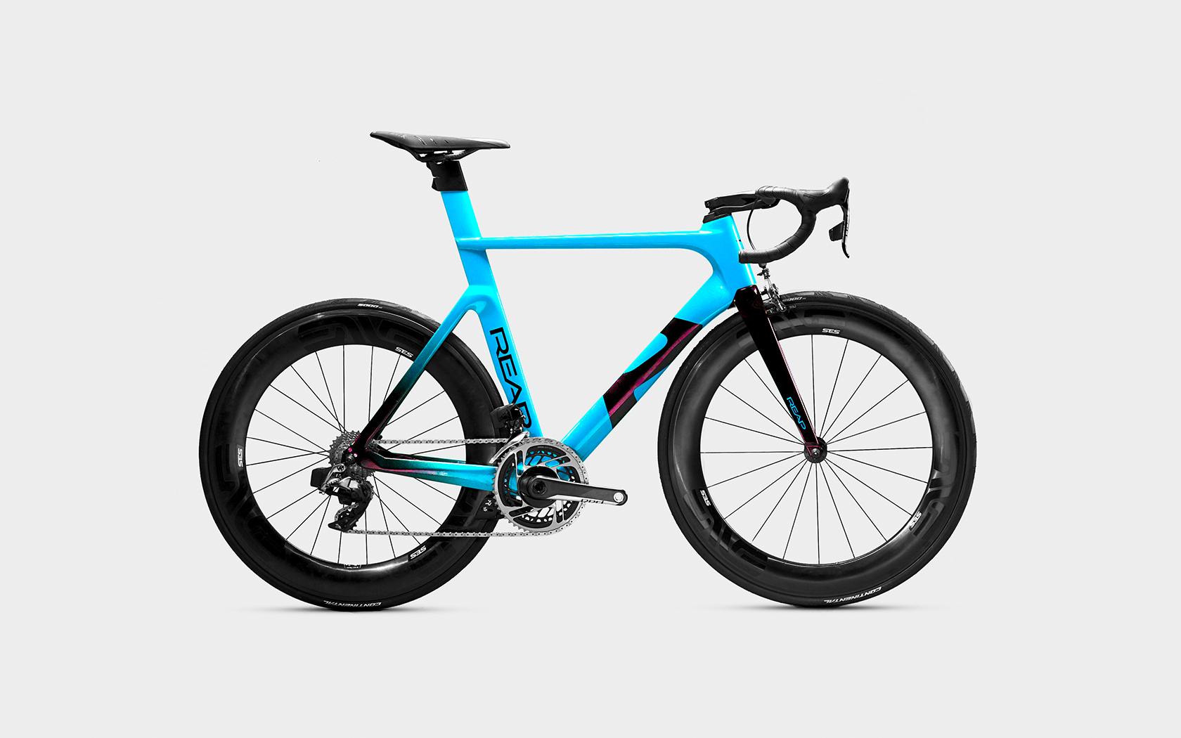 The Vekta aero-road bike is made using a specific lay-up process and 80% ultra-high modulus unidirectional carbon fiber.