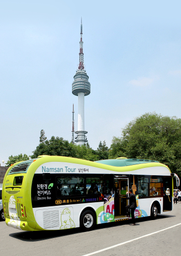 The first electric buses are running in the Namsan area of Seoul.