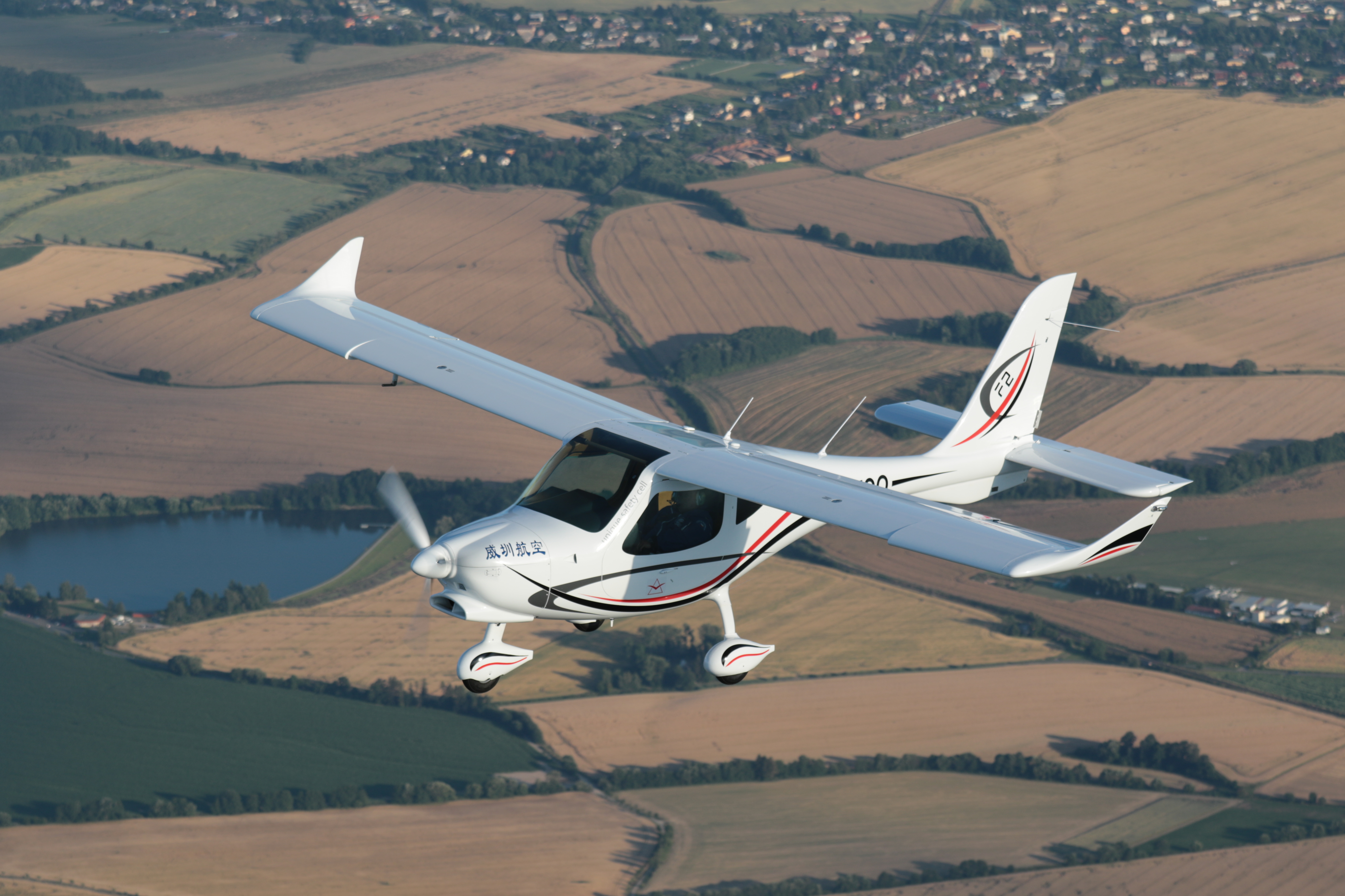 Hexcel has supplied a range of low-temperature curing prepreg to make a light aircraft.