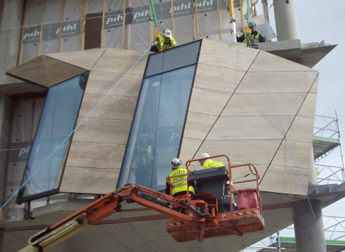 Installing the facade modules.