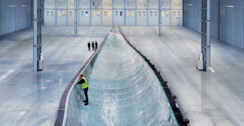 Siemens says the B75 blade is the world's largest fibreglass component cast in one piece. The manufacturing process posed several challenges for the project team. In particular, the mould had to consist of two parts so that it could be transported. (Picture © Siemens.)