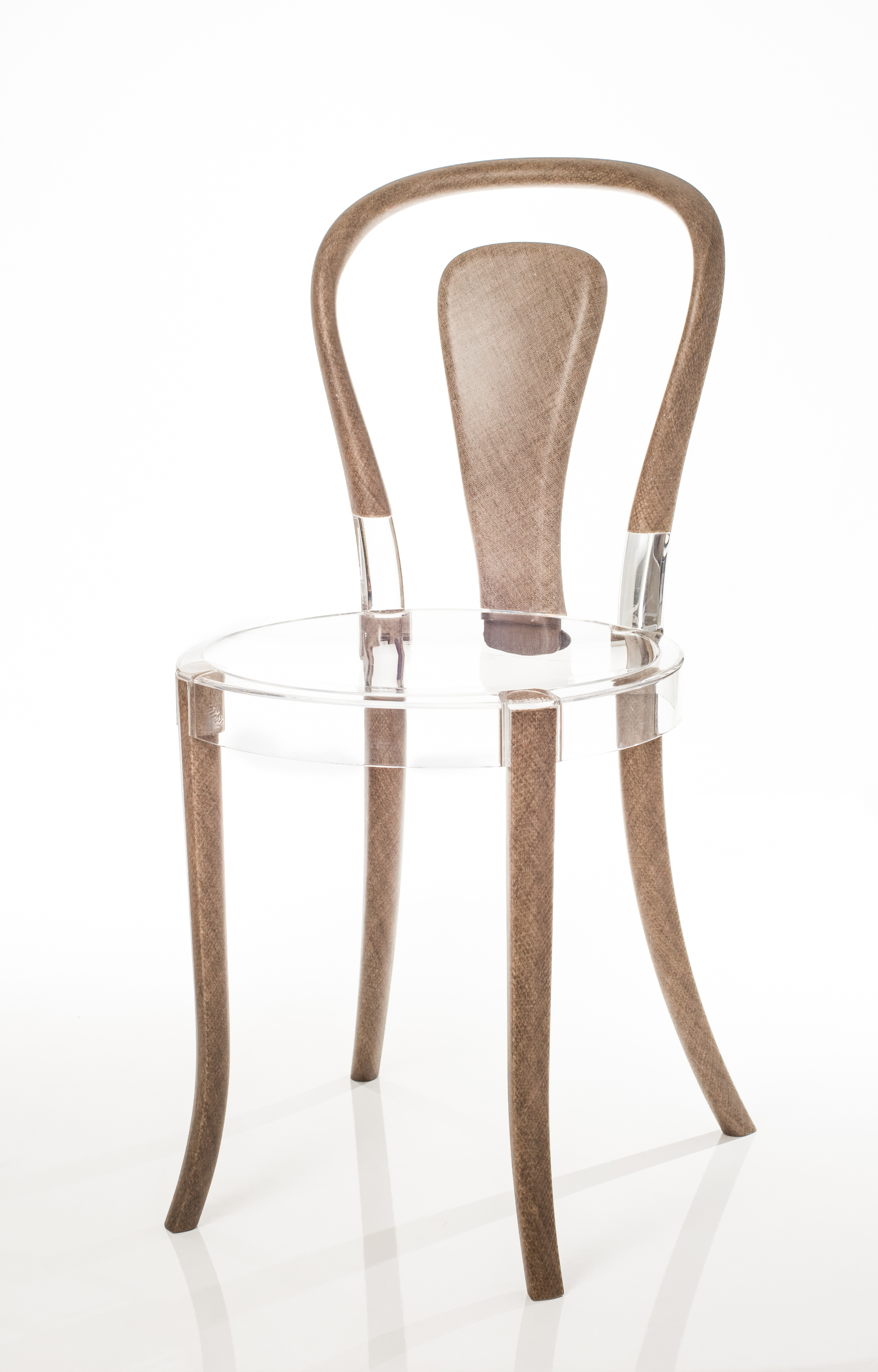 Revology’s design is the first chair to be made out of flax-fiber tubes and bio-based materials.