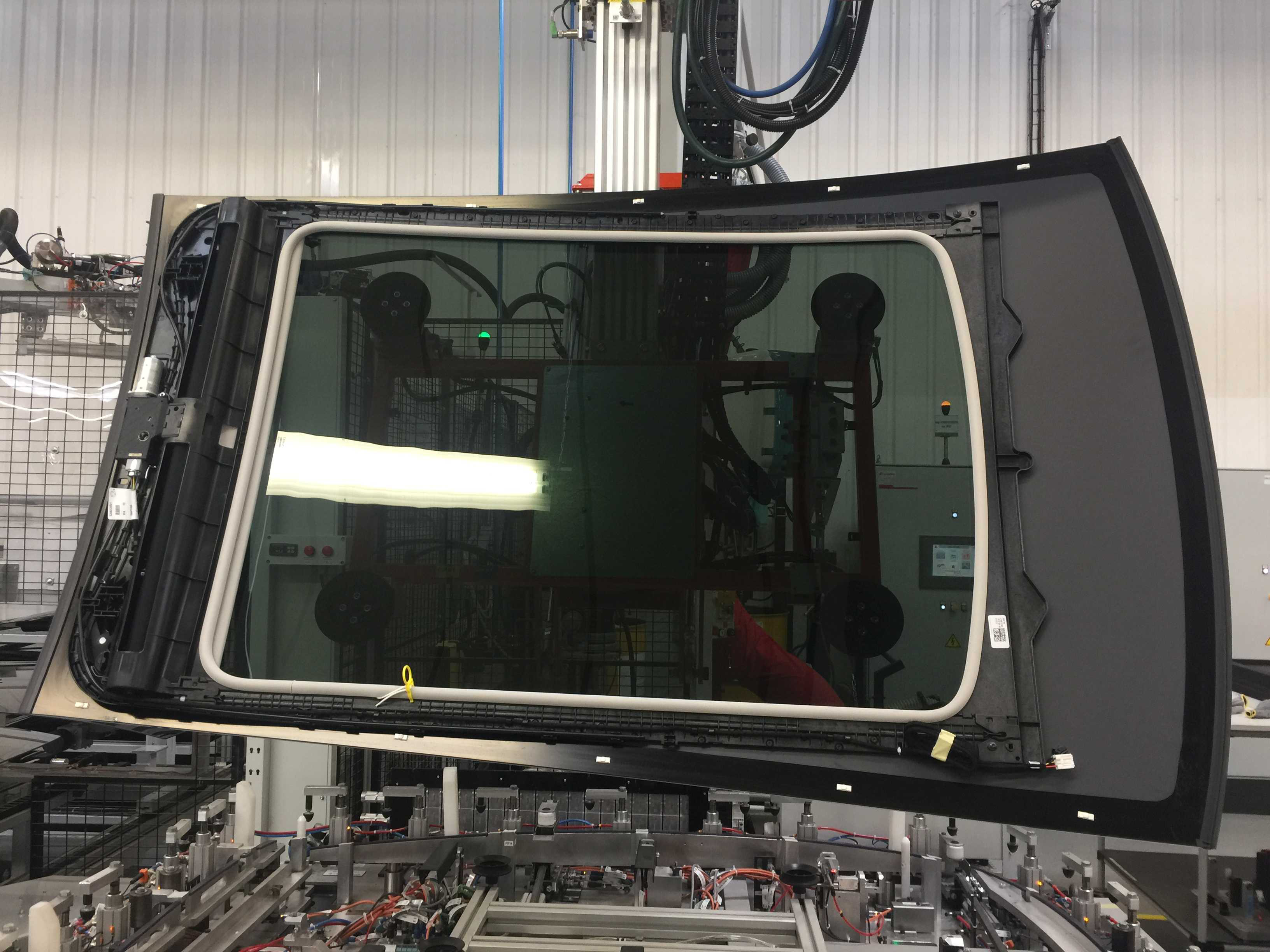 The sunroof module arrives at Renault’s assembly plant fully assembled and pretested as a one-piece ready to install unit. (Photo courtesy Polyscope.)