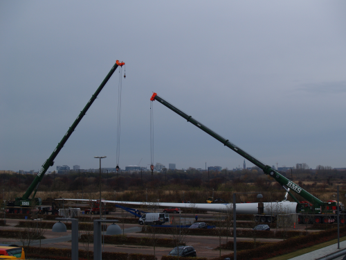 It took 2 BMS mobile cranes to handle the 18,8 tonnes of the world’s longest wind turbine blade.