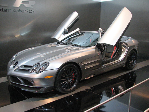 The Mercedes SLR McLaren took the use of carbon fibre to the extreme. (Picture: The number 3/Creative Commons Attribution-Share Alike 3.0 Unported license.)