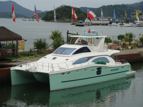 The catamaran Cat 190 was produced with vinyl ester resin from Ara Ashland.