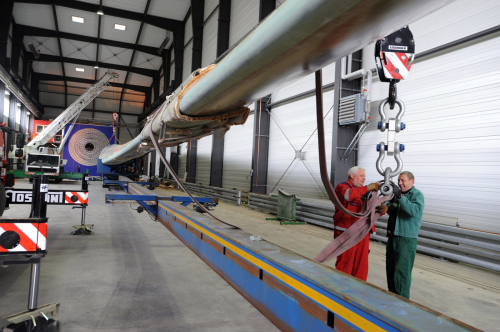 The new facility will enable IWES engineers to perform load tests on rotor blades measuring up to 90 m in length.