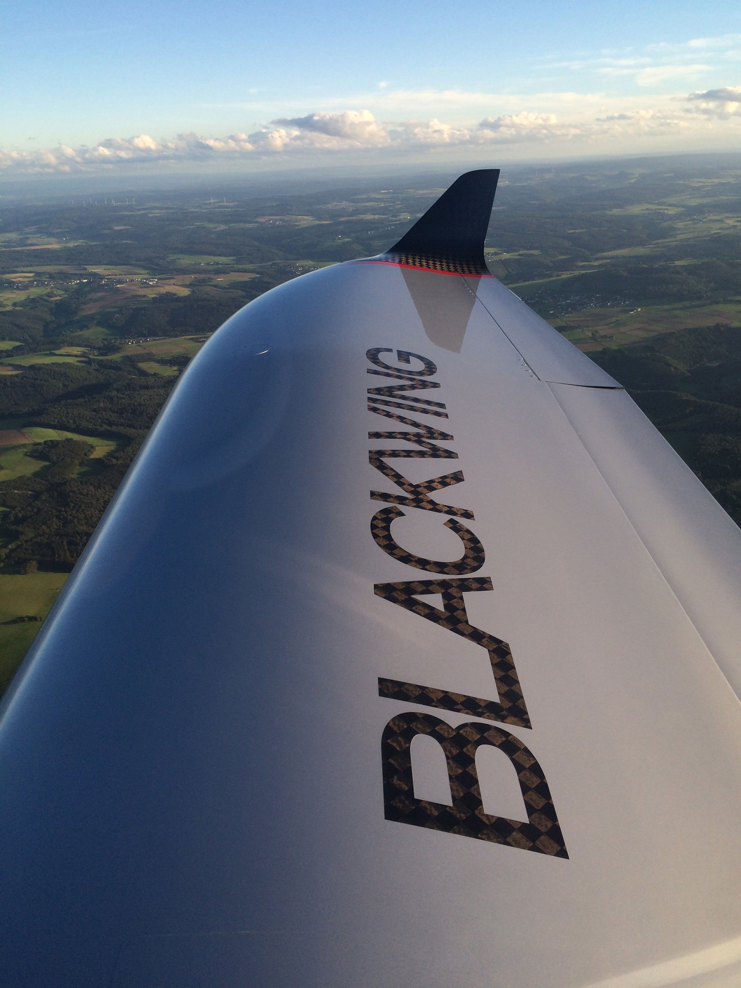 BlackWing’s BW600 series lightweight aircraft has carbon fiber fabric wings and fuselage.