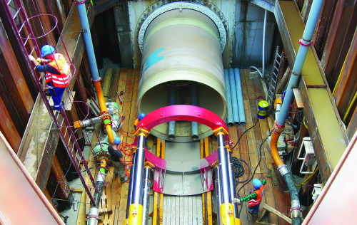 The award winning project Czajka, featuring 3 m diameter HOBAS CC-GRP jacking pipes.
