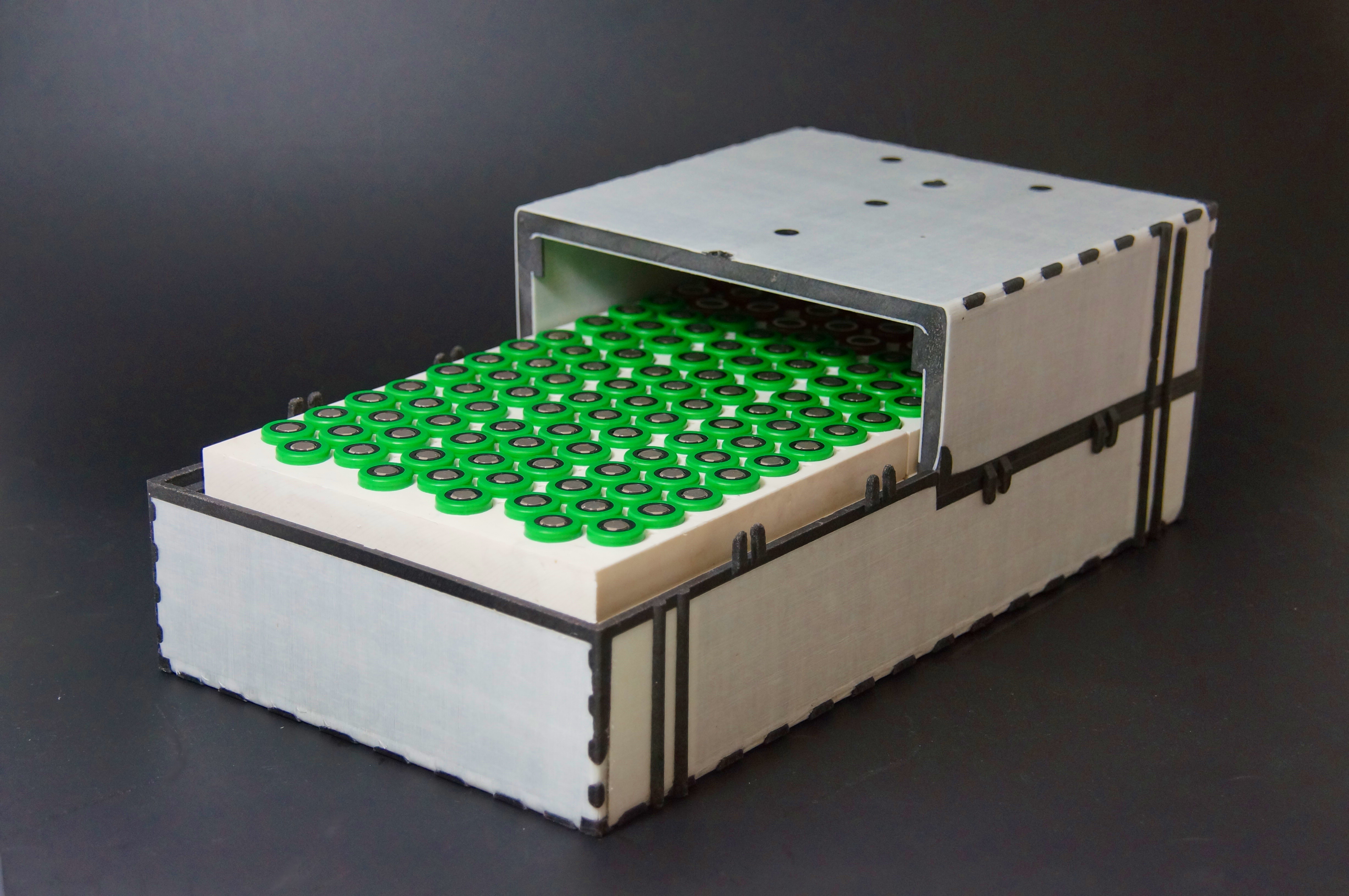 The Fraunhofer Institute and partners have developed a traction battery with thermal storage capacity.