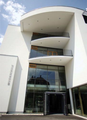 Façade slabs are produced from expanded glass granulate from Dennert Poraver.