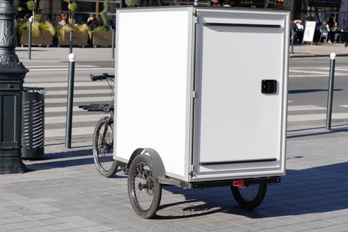 Honeycomb-composite sandwich panels are ideal for carrier boxes on cargo bikes. (Image courtesy EconCore.)