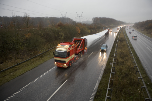 The world’s longest wind turbine blade heads from small-town Lunderskov to Danish capital Copenhagen to greet the world leaders at the COP15 conference in December.