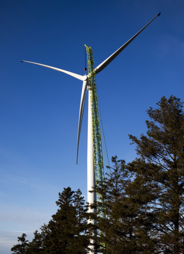 The picture shows the new SWT-3.0-101 DD wind turbine, which was installed close to the Danish town of Brande. The new prototype is a gearless machine with a power rating of 3 MW and has s rotor diameter of 101 meters. Courtesy of Siemens.