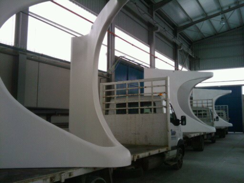 Assembled 22.5 m2 sections loaded on trucks for transportation to the hotel.