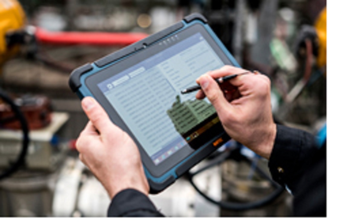 Predictive monitoring of production plants is possible with the help of digital tools such as tablets.