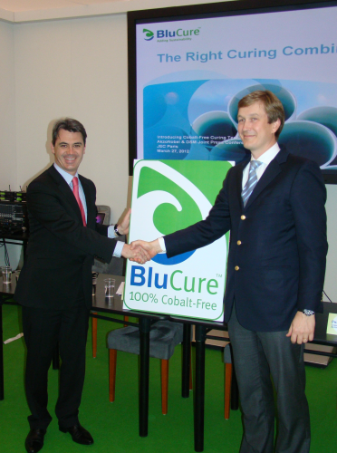 Wilfrid Gambade, President of DSM Composite Resins (left) and Alain Rynwalt, Marketing & Sales Director of AkzoNobel Functional Chemicals (right) unveil the BluCure Seal.