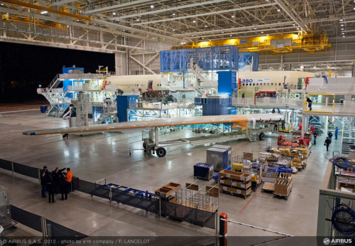 A350 XWB MSN001 wing join-up at Roger Béteille Final Assembly Line (FAL) in Toulouse, France. (Picture © Airbus.)