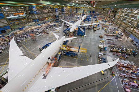 Three Dreamliners in the final assembly facility in Everett, Washington. (Picture © Boeing.)