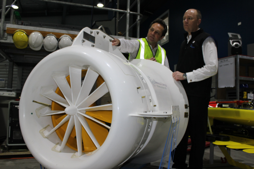 EET’s Research Director Michael Urch (left), and Operations Director, Darren Burrowes, inspecting a pre-
production prototype of the 2 kW SeaUrchin.