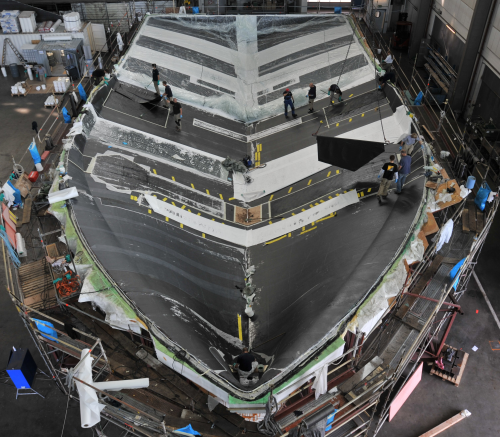 Most of the hull was produced using the hand lay-up process with vacuum compression. (Picture courtesy of Sascha Klahn/Knierim-Yachtbau.de.)