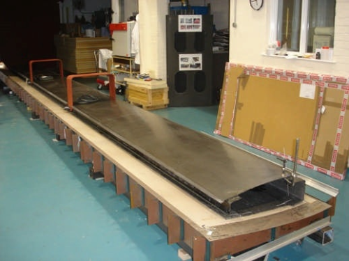 Prior to bonding the Cranfield team ‘dry’ assembled the prototype sail spars and skins on the skin mould
tool.