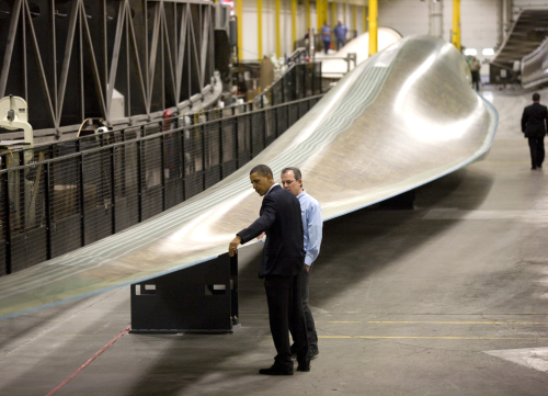US President Barack Obama visits the Siemens Wind Power plant in Iowa, USA, where wind turbine blades are produced with Cannon DX series epoxy infusion machines. (Photo courtesy of Siemens Wind Power.)